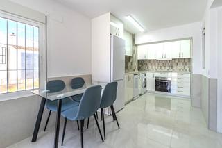 Casa adossada  Calle de rafael guerra. Chalet adosado reformado y amueblado en torretas, torrevieja  a