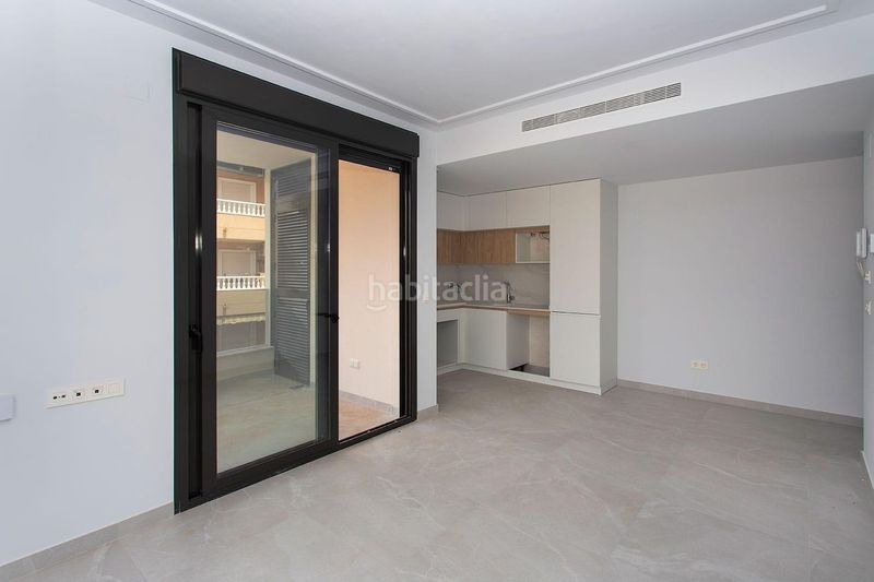 Foto 16da689b-23b4-48ab-89a0-103d6a9848ef. Apartament amb piscina a Las Piscinas Naturales Torrevieja