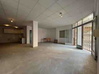 Piano terra  Calle finlandia. Apartamento en planta baja en esquina a solo 150 metros de la pl