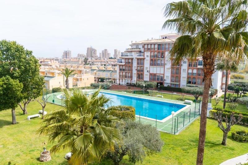 Foto bcfc11d7-b5be-4ec3-9526-40975fd3f4d9. Apartament amb aparcament piscina a Torreblanca Torrevieja