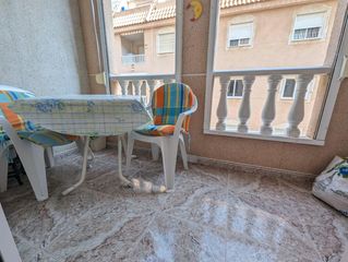 Appartement à Avenida pinoso de 12. 2 dormitorios  garaje, a 200 metros playa de los naufragos