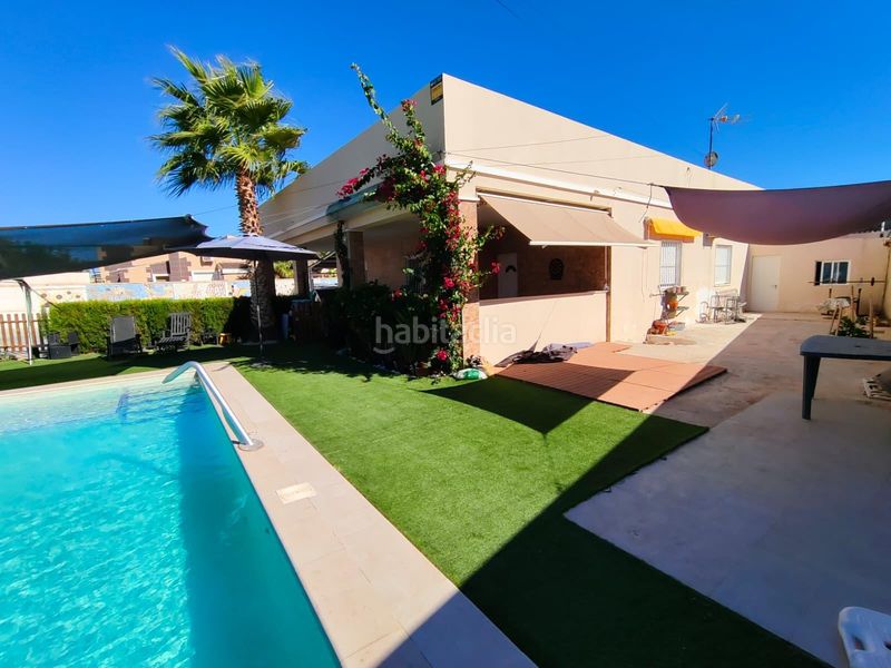 Foto 0dcd3710-cea6-4729-b7df-24946f0702f6. Chalet en avenida garcia lorca 27 chalet independiente de 800m2, a solo 1km de la playa! en Torrevieja