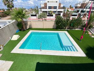 Chalet en Avenida garcia lorca 27. Chalet independiente de 800m2, a solo 1km de la playa!
