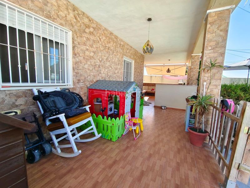 Foto 5ae330b2-bfae-49cd-9b80-09dc1bdd2fe6. Chalet en avenida garcia lorca 27 chalet independiente de 800m2, a solo 1km de la playa! en Torrevieja