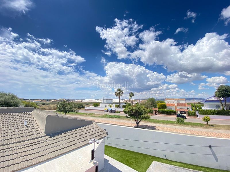 Foto ab4e18b2-d09e-42f8-b3c2-fc4b16eece0d. Chalet en avenida garcia lorca 27 chalet independiente de 800m2, a solo 1km de la playa! en Torrevieja