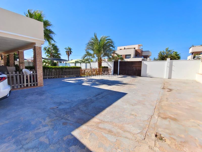 Foto adeab502-c288-4d72-a9da-cd285c8a7cbe. Chalet en avenida garcia lorca 27 chalet independiente de 800m2, a solo 1km de la playa! en Torrevieja