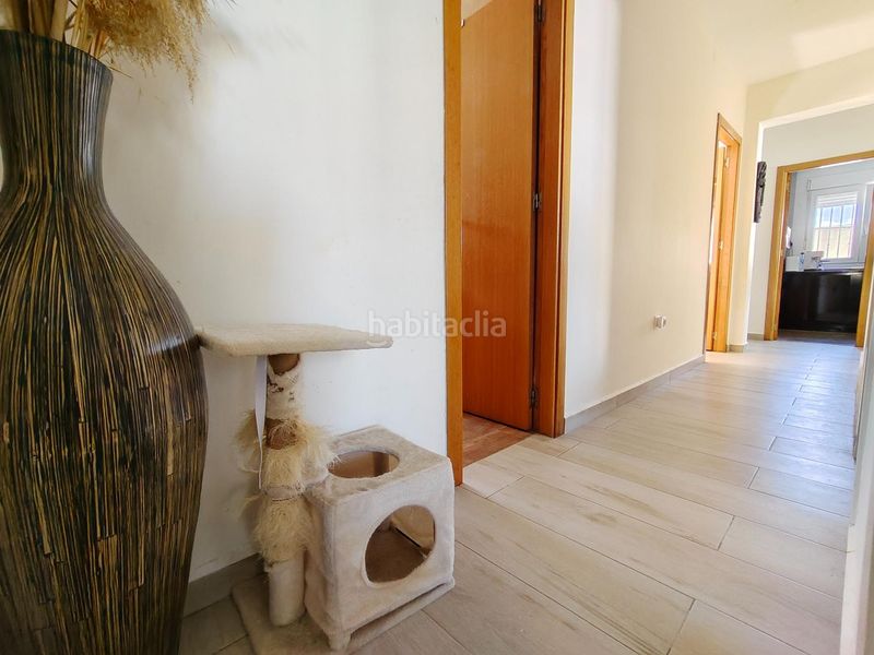 Foto b28573e5-c724-4c20-aa6f-da4b7f9005e9. Chalet en avenida garcia lorca 27 chalet independiente de 800m2, a solo 1km de la playa! en Torrevieja