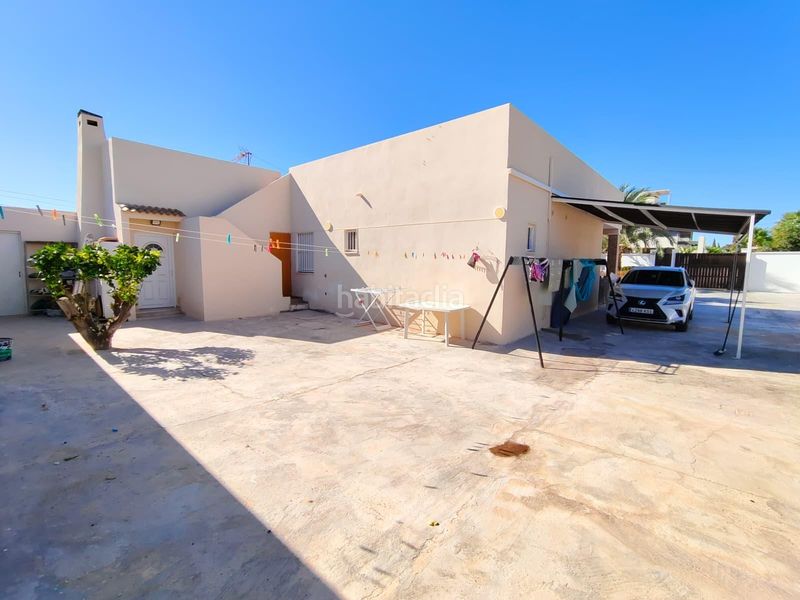 Foto d4679af3-a61e-4db6-9029-f5af6d27584b. Chalet en avenida garcia lorca 27 chalet independiente de 800m2, a solo 1km de la playa! en Torrevieja