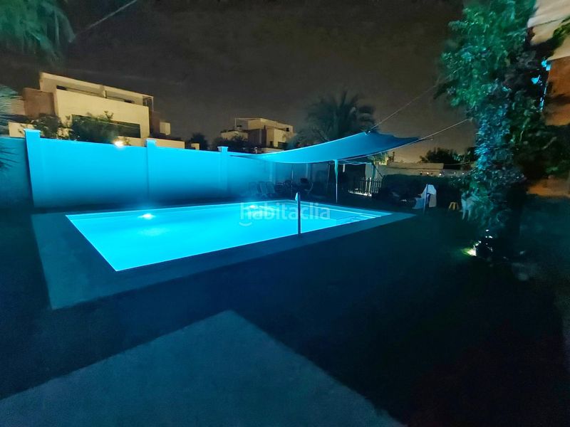 Foto d696bcac-1a15-47fb-b040-3d1c026c9579. Chalet en avenida garcia lorca 27 chalet independiente de 800m2, a solo 1km de la playa! en Torrevieja