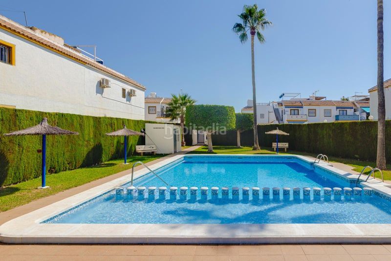 Foto c32a2a21-eec2-4539-a425-319c3f2e73d6. Casa a calle aída 46 a Zona Carrefour - Urbanizaciones Torrevieja