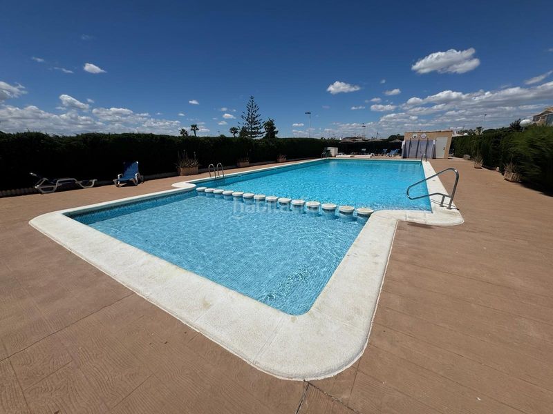 Foto ba4ed3b8-642b-435d-a4a1-82ec2e61a180. Casa adossada amb aparcament piscina a Zona Carrefour - Urbanizaciones Torrevieja