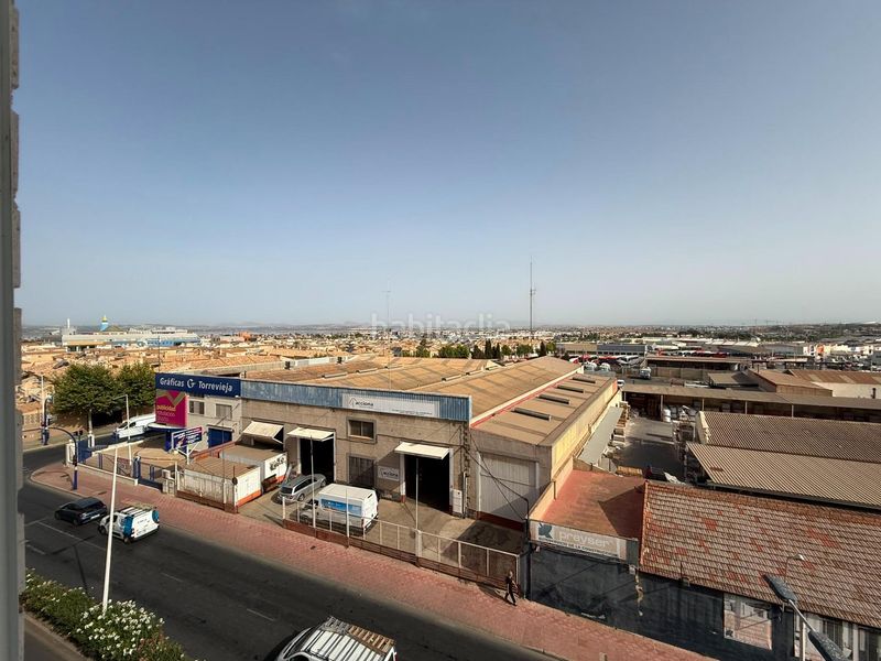 Foto a78cfbe6-8b7f-4379-8b53-3ad90bf21701. Apartamento en calle joaquin chapaprieta 139 luminoso apartamento en esquina con vistas despejadas en Torrevieja