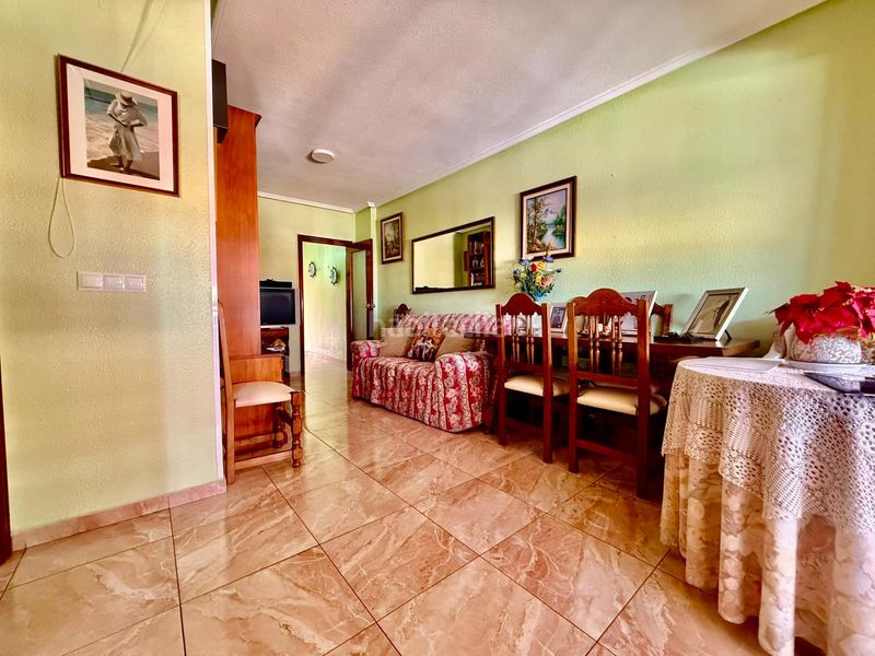 Foto d2ce9496-c681-4ba1-9008-c2ff6f3c027d. Apartamento en calle joaquin chapaprieta 139 luminoso apartamento en esquina con vistas despejadas en Torrevieja