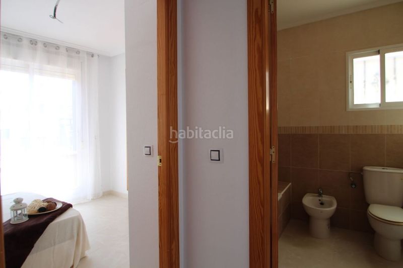 Foto 8c79ffe3-c48d-4bc4-a56e-624625c18250. Casa adossada a calle gotzone mora 10 a Parque Acuático - Sector 25 Torrevieja