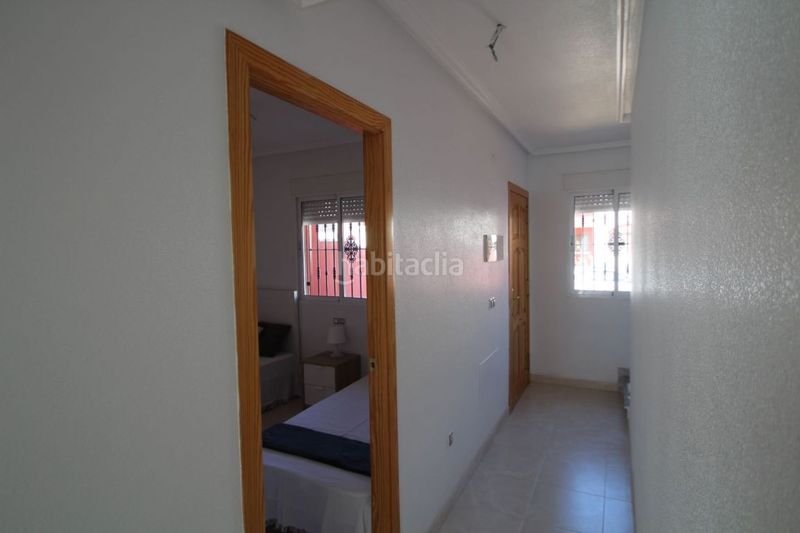 Foto b75881b1-9b87-45d4-a891-ddc35b385a74. Casa adossada a calle gotzone mora 10 a Parque Acuático - Sector 25 Torrevieja