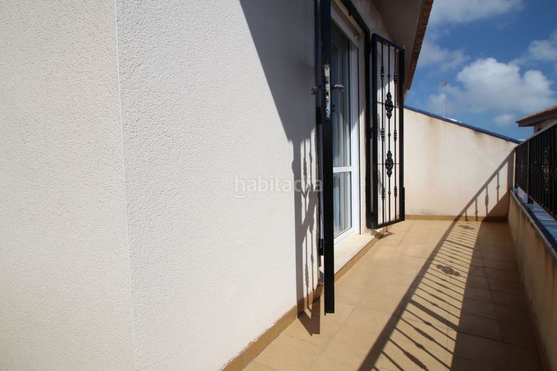 Foto ec9dfbec-3ab3-4977-812b-8390b38e5f24. Casa adossada a calle gotzone mora 10 a Parque Acuático - Sector 25 Torrevieja