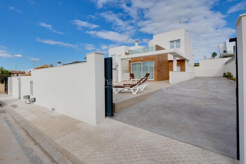 Foto 183975ca-e649-4288-8a7c-734372d97420. Chalet en avenida avenida sur 23 en Aguas Nuevas Torrevieja