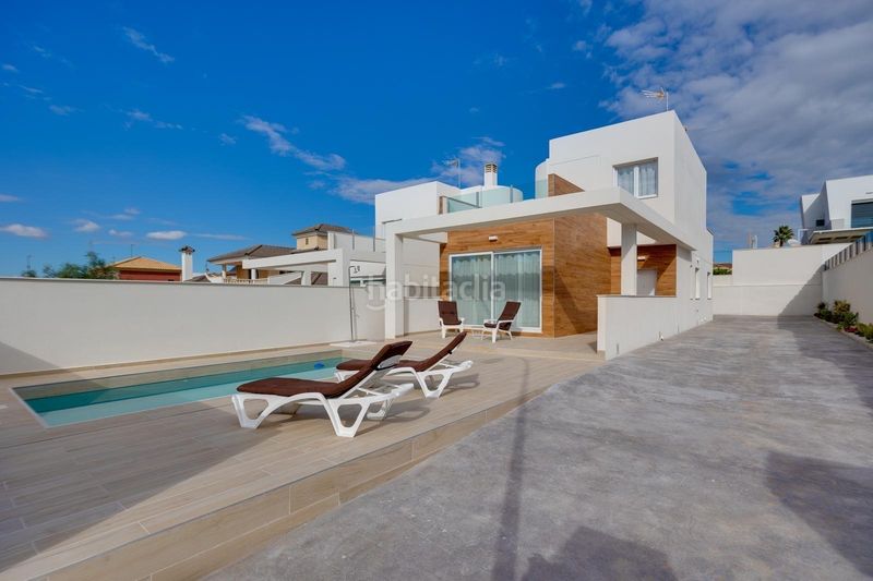 Foto 2b1d9c7b-7dd2-4e4a-8153-483a0a2fe990. Chalet en avenida avenida sur 23 en Aguas Nuevas Torrevieja