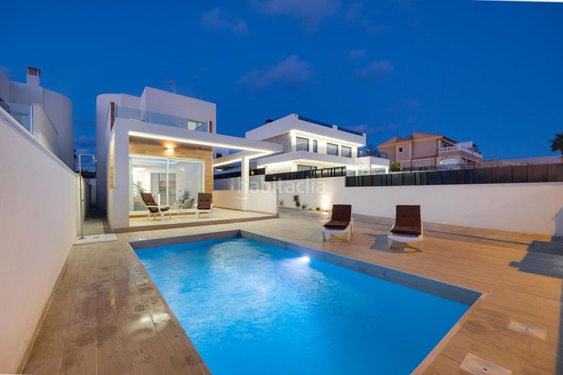 Foto 5a891ef3-88a9-446c-978d-b7748a98b40e. Chalet en avenida avenida sur 23 en Aguas Nuevas Torrevieja