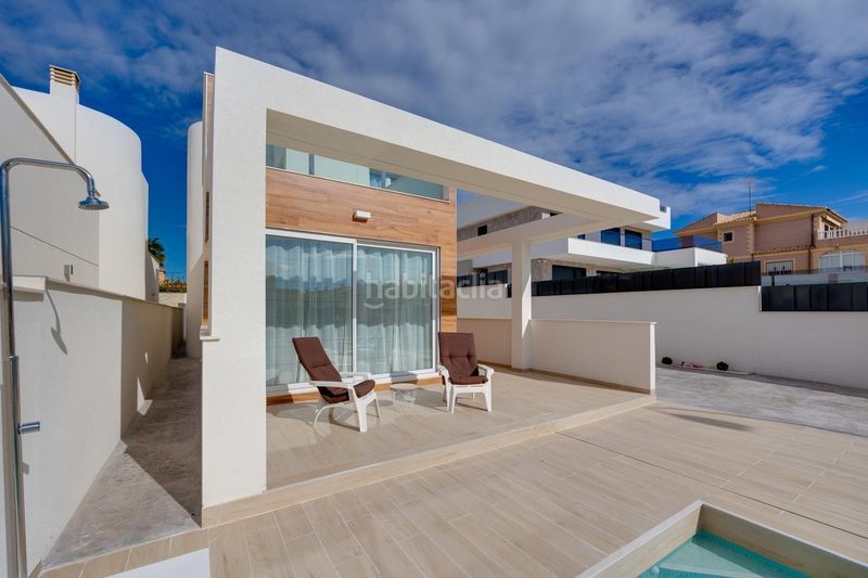 Foto 8b1700dd-1aba-497d-a354-0d7bda244577. Chalet en avenida avenida sur 23 en Aguas Nuevas Torrevieja