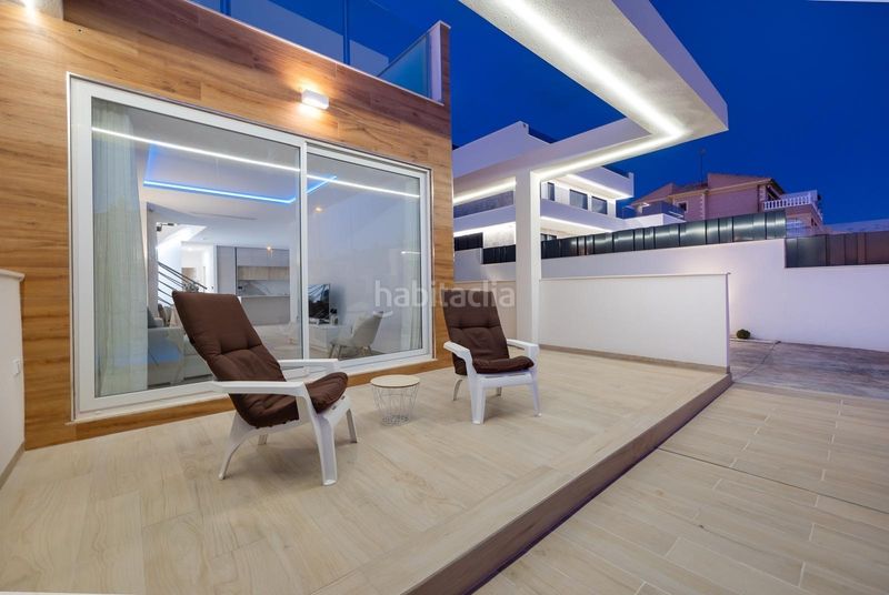 Foto b45ae443-f3fa-4fed-8456-9444b692ec72. Chalet en avenida avenida sur 23 en Aguas Nuevas Torrevieja