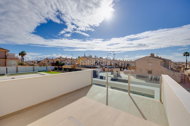 Foto b7545f50-7d72-4a57-87ac-da61bd6a14ea. Chalet en avenida avenida sur 23 en Aguas Nuevas Torrevieja
