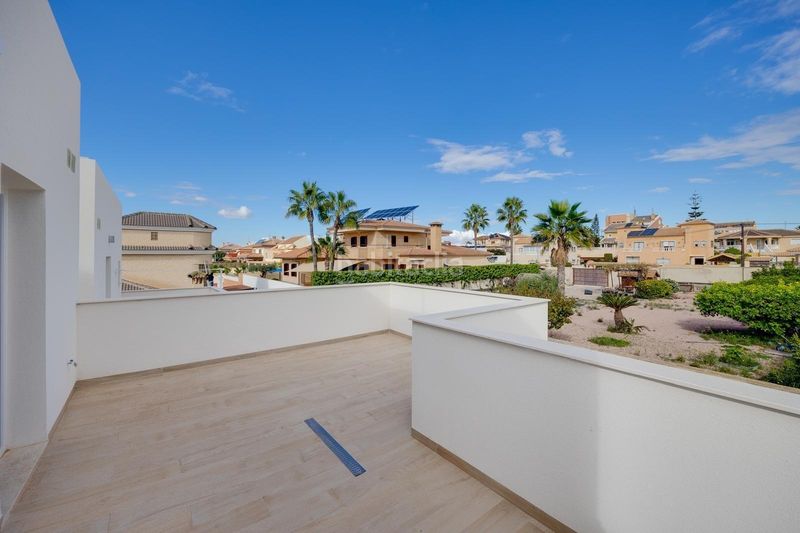 Foto cc6cb861-1fac-45df-8e2c-0d0758bf6d04. Chalet en avenida avenida sur 23 en Aguas Nuevas Torrevieja