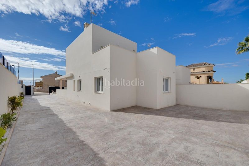 Foto da2b7777-77ca-4528-ba69-a40f8790244a. Chalet en avenida avenida sur 23 en Aguas Nuevas Torrevieja