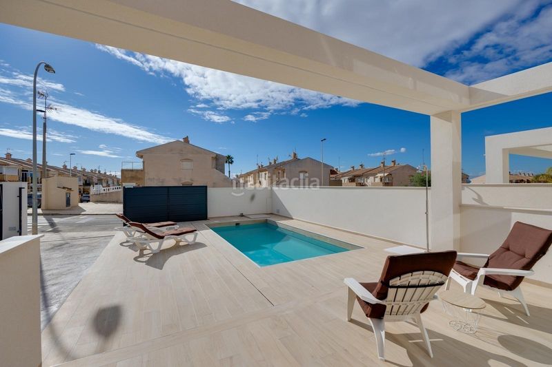 Foto de05e6d8-a253-42b6-8ce5-984130f889b8. Chalet en avenida avenida sur 23 en Aguas Nuevas Torrevieja