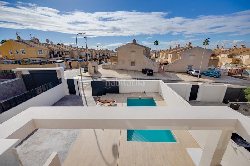 Foto f0d72687-47f1-4151-be3a-6b3b9286d9ae. Chalet en avenida avenida sur 23 en Aguas Nuevas Torrevieja