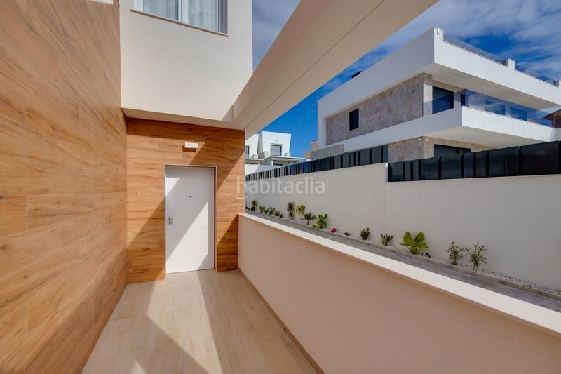Foto fcb54dae-171c-4c0d-8c86-301463387887. Chalet en avenida avenida sur 23 en Aguas Nuevas Torrevieja