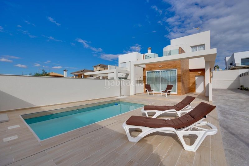 Foto fec143e1-26ae-4049-837e-1043c08e7f95. Chalet en avenida avenida sur 23 en Aguas Nuevas Torrevieja