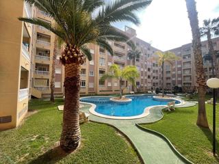 Apartament a Calle calle de san julián 46. Apartamento en pleno centro de torrevieja con plaza de garaje y