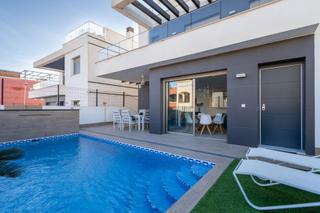 Xalet a Los Almendros. Villa con piscina privada y sótano