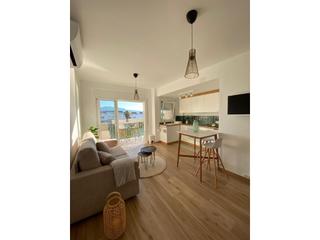 Apartament a Carrer port empordà 23. Apartamento renovado con vistas al canal con parking y opción de