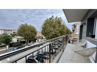 Apartament a Carrer puigmal 40. Apartamento en venta de 2 dormitorios con terraza y piscina comu