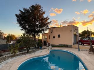 Casa a Carrer noguera 16. Casa con gran parcela, piscina y apartamento independiente en ro