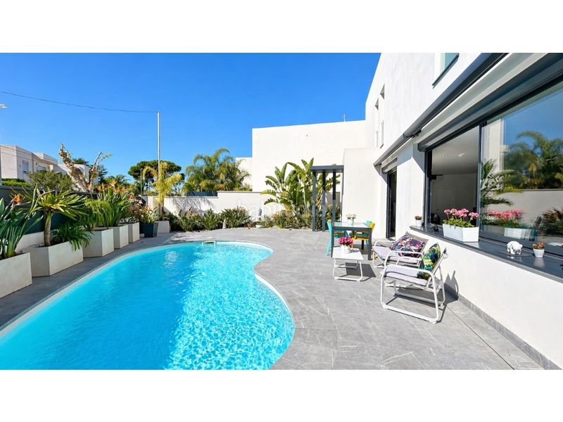 Foto 2746c1c9-3b8f-4e9d-b3d0-2c6d86c698b0. Casa amb aparcament a Carmençó Empuriabrava