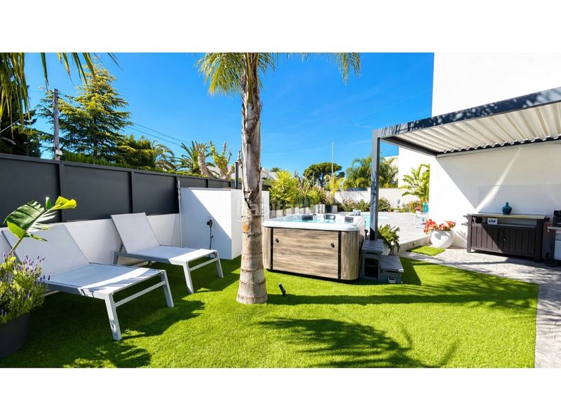 Foto bdbd10dd-5259-418a-983e-128d45d37b26. Casa amb aparcament a Carmençó Empuriabrava