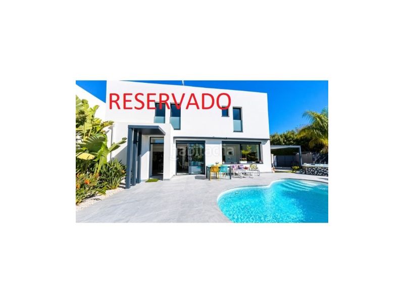 Foto e734bae7-c3d8-4610-8af0-3a6e6ba5b6cc. Casa amb aparcament a Carmençó Empuriabrava