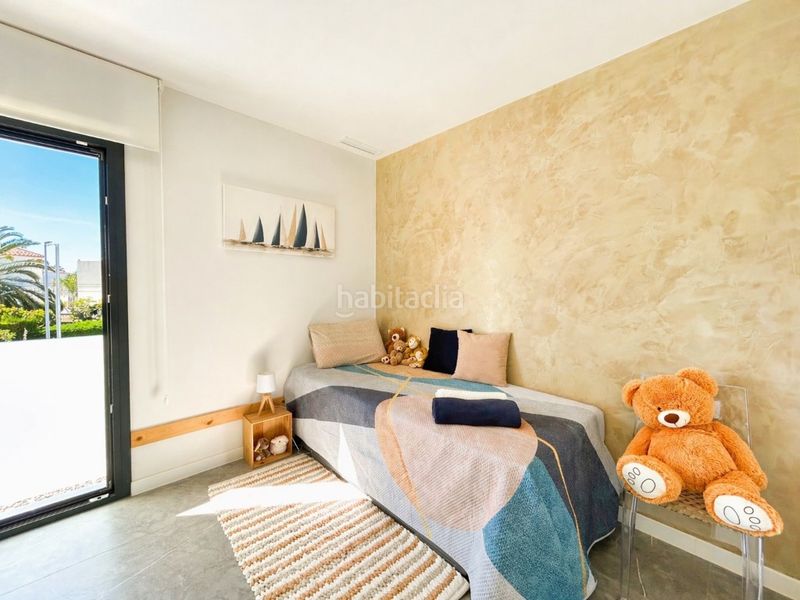 Foto ebeb0b7f-f916-464c-9458-01ea98b0f773. Casa amb aparcament a Carmençó Empuriabrava