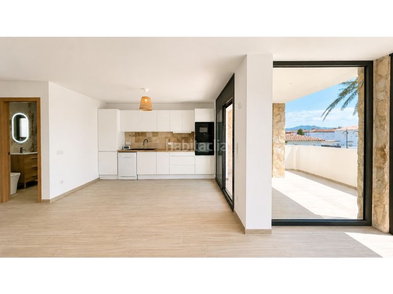 Foto f5e0a4a3-1af5-4042-8506-b9e306f48607. Apartament amb aparcament a Muga - Gran Reserva - Badia Empuriabrava