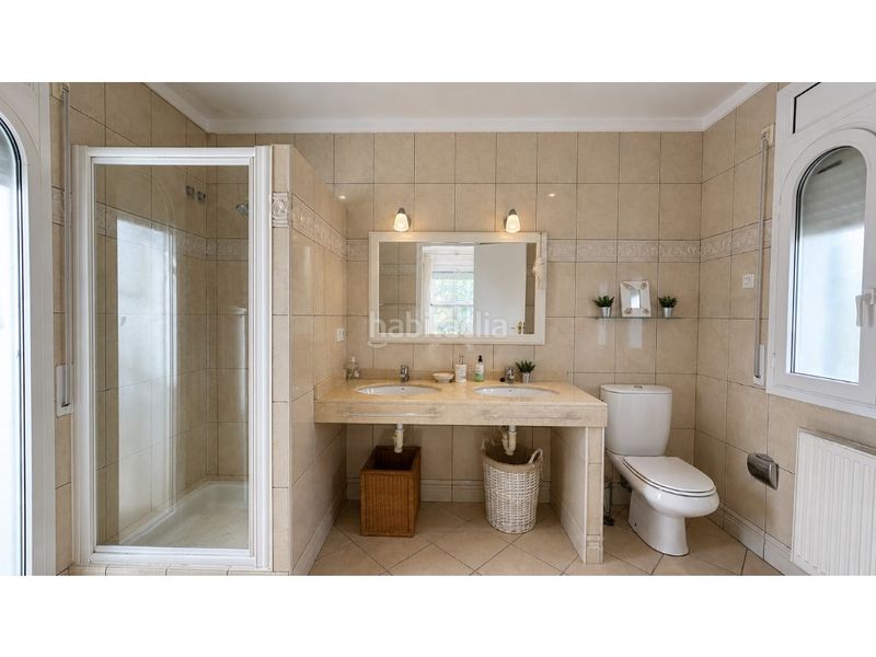 Foto f9e46b50-bf1a-4483-b8b8-c414bab14472. Casa amb aparcament a Peni Empuriabrava