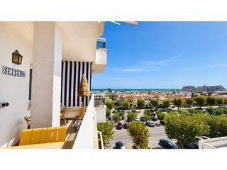 Apartament  Carrer del club n�utico torre. Apartamento con terraza y vistas al canal y al mar en empuriabra