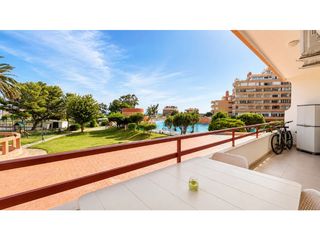 Apartament  Calle del cap de ponent. Apartamento reformado con terraza y piscina comunitaria en santa