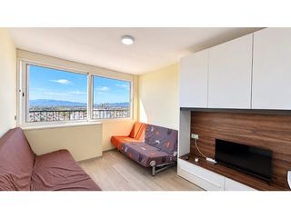 Studiowohnung  Carrer del delta-muga. Estudio reformado con vistas despejadas en primera línea de play