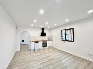 Estudi a Moxó - Sant Mori. Estudio reformado con piscina comunitaria y parking.
