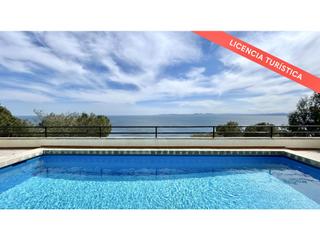 Piccolo appartamento in Carrer de joan margarit. Apartamento con vistas al mar, parking privad, piscina y licenci