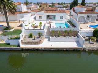 Casa a Sector freser 19-a. Casa totalmente renovada con amarre