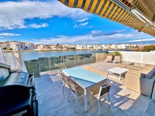 Casa a Sector sant maurici c. Hermosa casa de una planta al canal con piscina privada, amarre